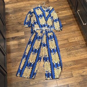 Blue Tiger Patterned Women's Blouse and Pant Set